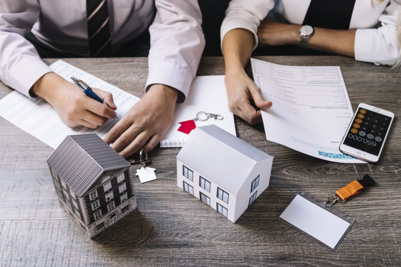 What Happens to Your Commercial Lease